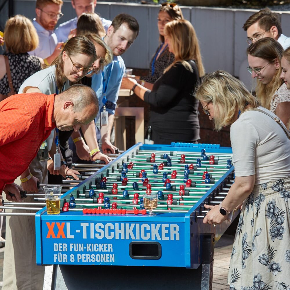 Frankfurt - Sommerfest DZ-Bank. ©Fernando Baptista Photographie
Jahnstr. 19 • 64385 Reichelsheim Tel.: 06164-5163343 / Fax: 06164-5163343 Mobil: 0172-6986477
www.bapfoto.de • fernando@bapfoto.de • Ust.Id-Nr.: DE152407160 • Bankverbindung: ING • IBAN DE52500105175428887305 • BIC INGDDEFFXX

Lieferung erfolgt ausschliesslich zu meinen AGB. ©Copyright nur für Journalistische Zwecke. Keine Persönlichkeitsrechte oder Model-Release-Verträge der abgebildeten Personen  vorhanden!  Freigabe für Werbung, erst nach schriftlicher Vereinbarung. Keine Haftung für die eventuelle Verletzung von Persönlichkeitsrechten oder sonstigen Rechten Dritter (z.B. Rechte an Marken, Rechte an Werken der bildenden und darstellenden Kunst). Der Kunde stellt den Fotografen von allen Ansprüchen Dritter frei, die auf einer Verletzung der vorgenannten Rechte basieren.